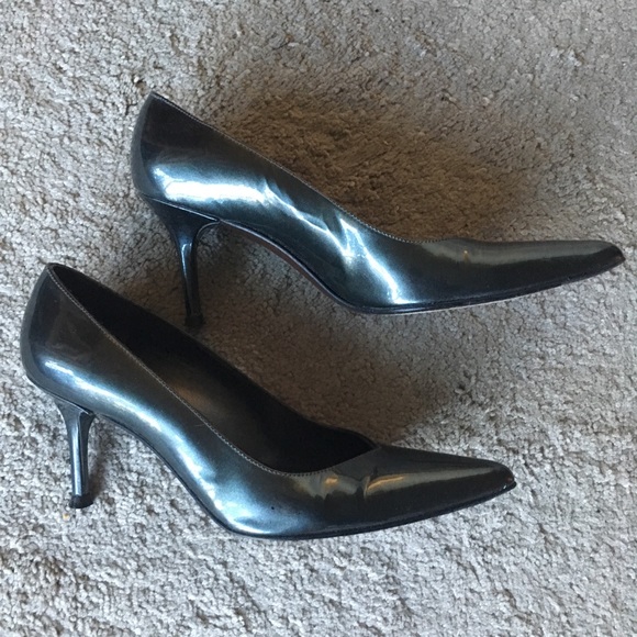 Stuart Weitzman ‘Sonata’ Pump in Coal Quasar; sz 7 - Picture 3 of 8